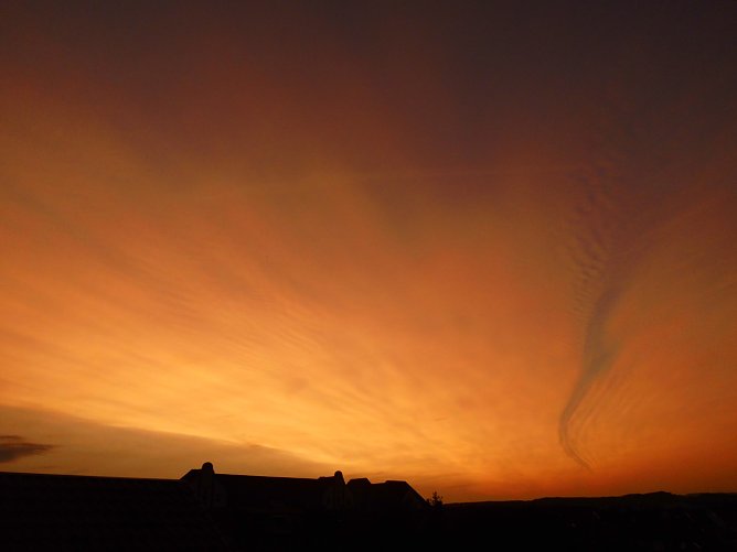 Abendhimmel über Nordhausen (Foto: Bernd Thielbeer) Abendhimmel über Nordhausen (Foto: Bernd Thielbeer)