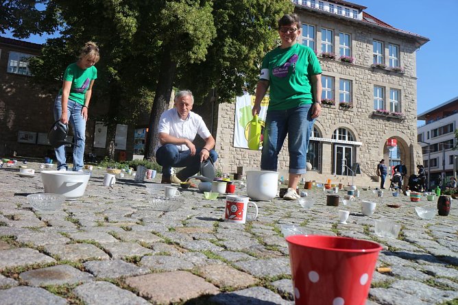 v.l: Heike Marx, Bernd Spitzbarth und Sylvia Nolte von der Gewerkschaft IG Metall haben die Aktion angeschoben (Foto: Angelo Glashagel)