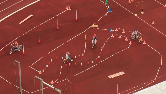 Bewegungsspaß und Verkehrserziehung für 1.300 Kinder aus dem Kreis (Foto: Angelo Glashagel) Bewegungsspaß und Verkehrserziehung für 1.300 Kinder aus dem Kreis (Foto: Angelo Glashagel)