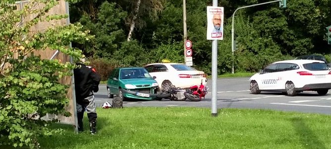 Unfall an der Kreuzung (Foto: Ch. Greiner)