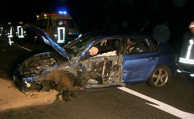 Crash auf der Bundesstraße (Foto: M. Herting) Crash auf der Bundesstraße (Foto: M. Herting)