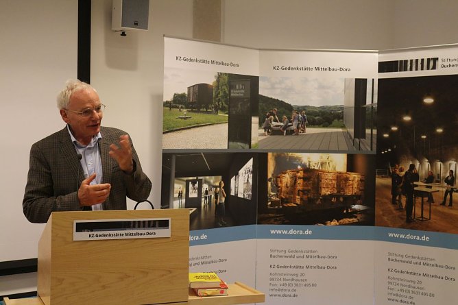 Autor und Historiker Götz Aly zu Besuch in der Gedenkstätte Mittelbau-Dora (Foto: Angelo Glashagel) Autor und Historiker Götz Aly zu Besuch in der Gedenkstätte Mittelbau-Dora (Foto: Angelo Glashagel)