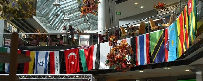 multi-kulti in der Galerie (Foto: nnz) multi-kulti in der Galerie (Foto: nnz)