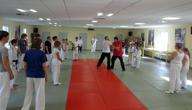 Der Chinesisch-Deutsche Kampfkunstverein Landesverband Thüringen e.V. (Foto: Werner Bank) Der Chinesisch-Deutsche Kampfkunstverein Landesverband Thüringen e.V. (Foto: Werner Bank)