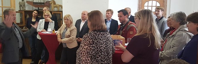 Emotional erl&auml;utert Ren&egrave; K&uuml;bler die Notwendigkeit der Fusion (Foto: nnz)