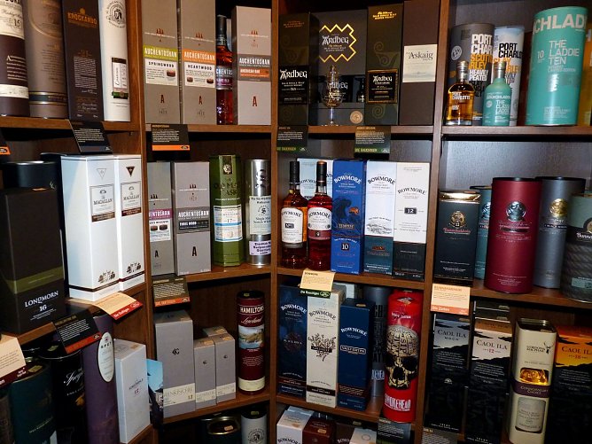 Aschenbrenner Whisky & Wein (Foto: Jürgen Rennebach, Museum Tabakspeicher) Aschenbrenner Whisky & Wein (Foto: Jürgen Rennebach, Museum Tabakspeicher)