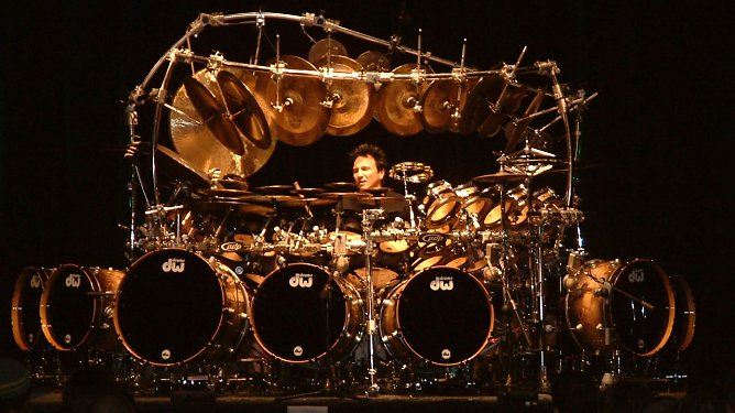 Mehr als nur Trommeln (Foto: Agentur)