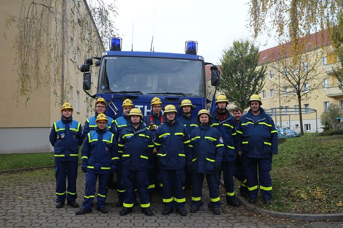 Erfolgreiche &Uuml;bung in der Predigerstra&szlig;e - die Ortsverb&auml;nde des THW aus Nordhausen und Heiligenstadt konnten sich heute an einem Abrissblock ausprobieren (Foto: Angelo Glashagel)