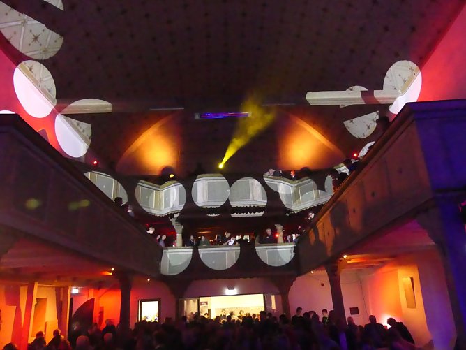 ag der Er&ouml;ffnung am 31.10.17 - nun, die Beleuchtung wird diesen Samstag wohl eine andere werden (Foto: Regina Englert)