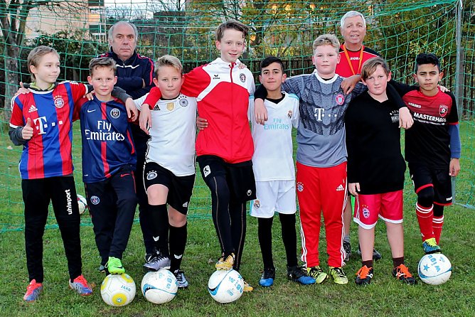 D Junioren nach einer Trainingseinheit am Montag (Foto: Klaus Pfand) D Junioren nach einer Trainingseinheit am Montag (Foto: Klaus Pfand)