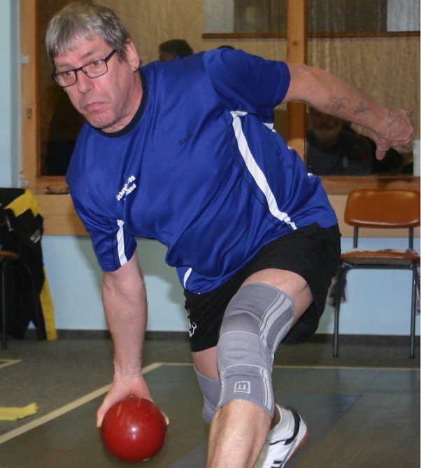 Mann des Tages mit &uuml;berragenden 454 Holz war Matthias La&szlig;mann Senior. Dennoch musste sich sein Handwerkerteam dem verst&auml;rkten Frauenteam des NSV geschlagen geben (Foto: Uwe Tittel)