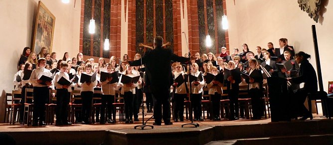 Alte Tradition neu belebt - Konzert des Kinder-, und Jugendchores zur Weihnachtszeit (Foto: Angelo Glashagel)