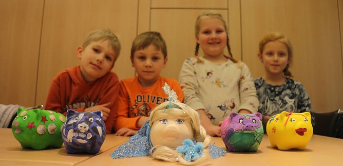 Bunte Sparschweine pr&auml;miert (Foto: Angelo Glashagel)