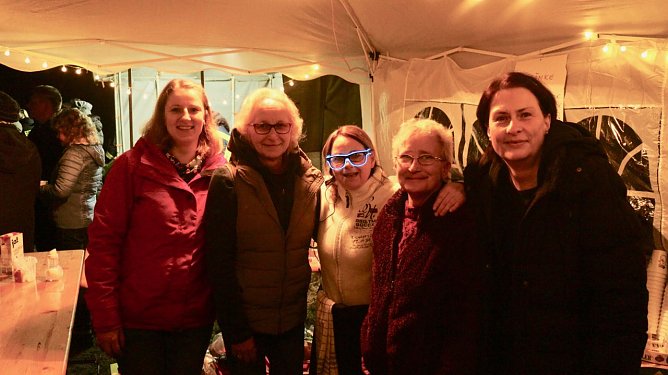 Bettina Hufereuter (rechts) mit ihren Kolleginnen von den Heringer Falken (Foto: Angelo Glashagel) Bettina Hufereuter (rechts) mit ihren Kolleginnen von den Heringer Falken (Foto: Angelo Glashagel)