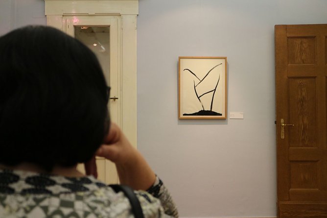 Von abstrakt bis fig&uuml;rlich - die neue Ausstellung hat f&uuml;r jedes Auge etwas zu bieten (Foto: Angelo Glashagel)