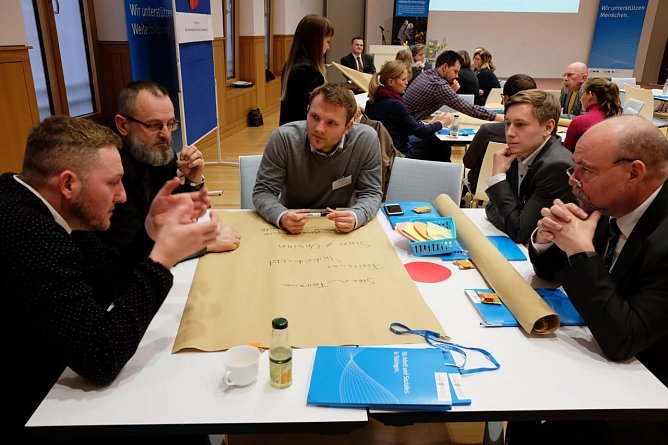 Studierende der Hochschule Nordhausen trainieren ihre sozialen Kompetenzen (Foto: Jaana Kistner) Studierende der Hochschule Nordhausen trainieren ihre sozialen Kompetenzen (Foto: Jaana Kistner)