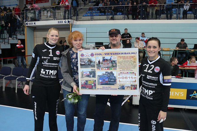 Sandra Arm und Michael Samel bedanken sich bei ihren Unterst&uuml;tzern. Hier dem THC (Foto: Angelo Glashagel)