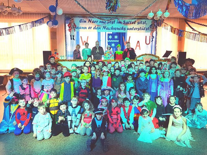 Traditionell zum Rosenmontag feierte die Grundschule mit Wipperdorf Wi Wau ihre Faschingsparty. (Foto: Grundschule Wipperdorf)
