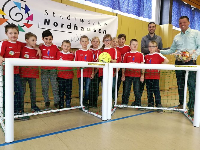 Neue Tore für die Grundschule Niedersalza (Foto: Marco Bachmann, Stadtwerke Nordhausen) Neue Tore für die Grundschule Niedersalza (Foto: Marco Bachmann, Stadtwerke Nordhausen)