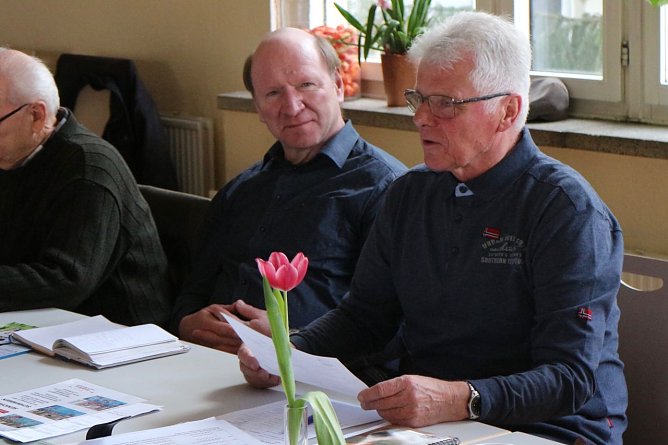 Sportlehrer Reiner Berndt informierte &uuml;ber Angebote im Nordh&auml;user Seniorensport (Foto: Angelo Glashagel)