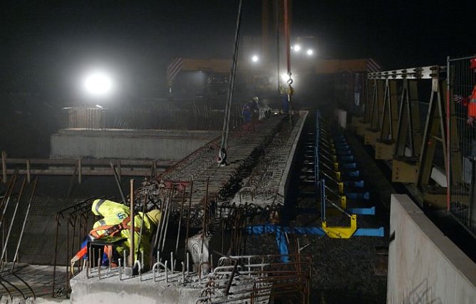 Nachtarbeit zwischen Nordhausen und Werther (Foto: HABAU) Nachtarbeit zwischen Nordhausen und Werther (Foto: HABAU)