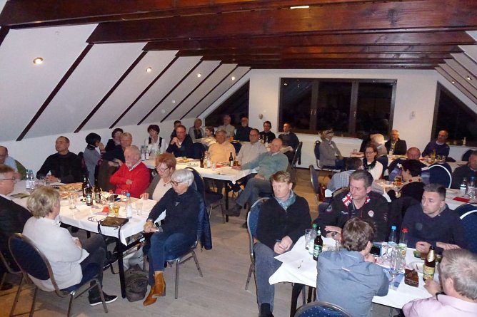 Mitgliederversammlung in Neustadt (Foto: Hans Leopold Holzapfel)