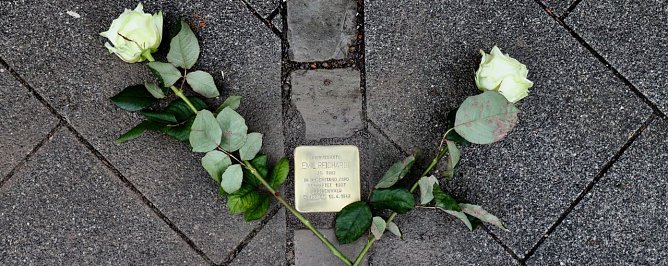 Vier neue Stolpersteine gesetzt (Foto: Angelo Glashagel)