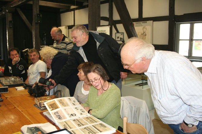 Ansichtskartensammler im Tabakspeicher (Foto: Hellberg)