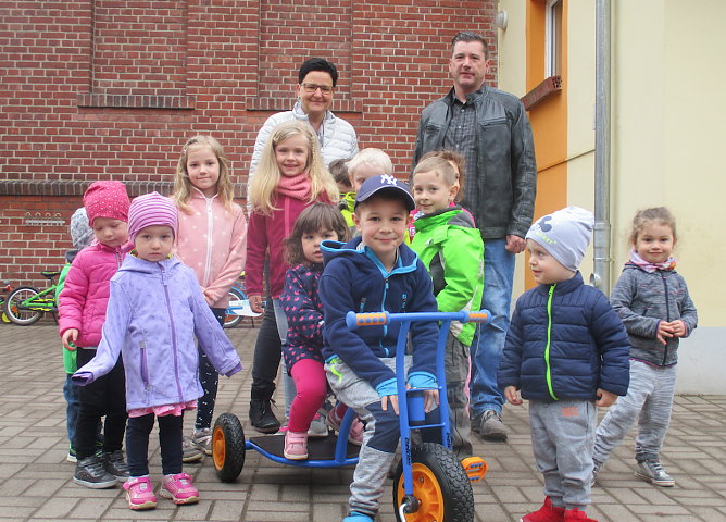 Krimderöder Kindergarten konnte Fuhrpark erweitern (Foto: Mathias Daniel) Krimderöder Kindergarten konnte Fuhrpark erweitern (Foto: Mathias Daniel)
