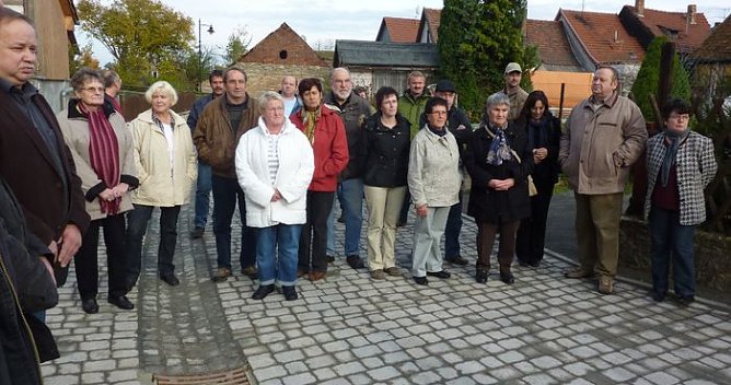 Übergeben (Foto: SVB) Übergeben (Foto: SVB)