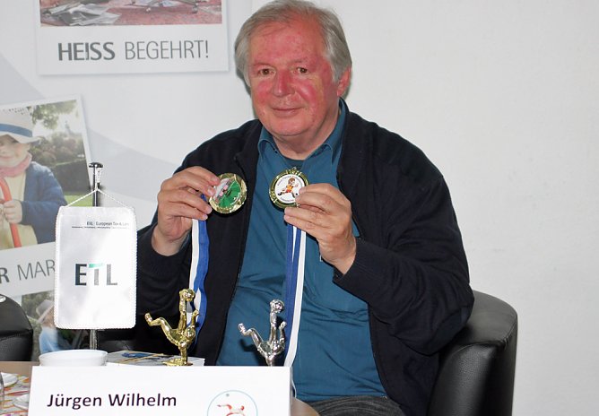 Fußballschule mit Klaus Fischer (Foto: Karl-Heinz Herrmann) Fußballschule mit Klaus Fischer (Foto: Karl-Heinz Herrmann)