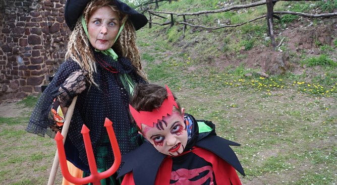 KInderwalpurgis auf der Ebersburg (Foto: Angelo Glashagel) KInderwalpurgis auf der Ebersburg (Foto: Angelo Glashagel)