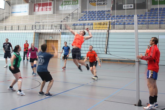 SVC Oldies luden zum 24. Fr&uuml;hlingsturnier (Foto: Helga Poerschke)