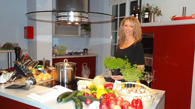 5-Elemente - eine Küche - Kochen für das Wohlbefinden lehrt Helene Kempe (Foto: Birgit Susemihl) 5-Elemente - eine Küche - Kochen für das Wohlbefinden lehrt Helene Kempe (Foto: Birgit Susemihl)