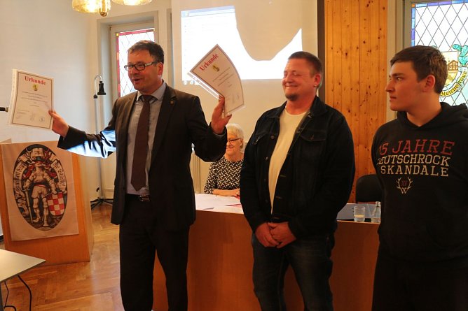 Neue Kameraden f&uuml;r die Feuerwehr: J&ouml;rg Werkmeister und Phillip Heinz (Foto: Angelo Glashagel)