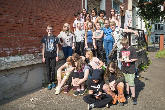 Der Theaterjuniorclub setzt sich in seinem neuen St&uuml;ck mit dem Thema Mobbing auseinander (Foto: Andras Dobi)