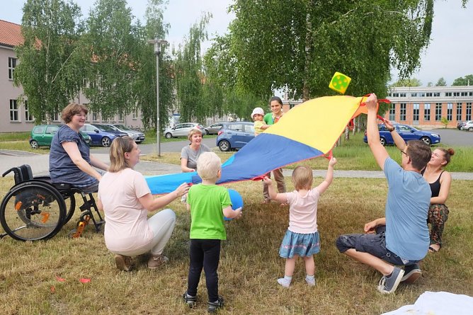 Spaß und Freude sind beim Eltern-Kind-Picknick nicht zu kurz gekommen (Foto: Jaana Kistner) Spaß und Freude sind beim Eltern-Kind-Picknick nicht zu kurz gekommen (Foto: Jaana Kistner)