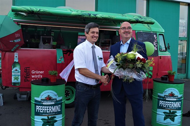 25. Jahre Marktkauf feiert mit Pfeffi-Bus (Foto: Nicole Schulz) 25. Jahre Marktkauf feiert mit Pfeffi-Bus (Foto: Nicole Schulz)