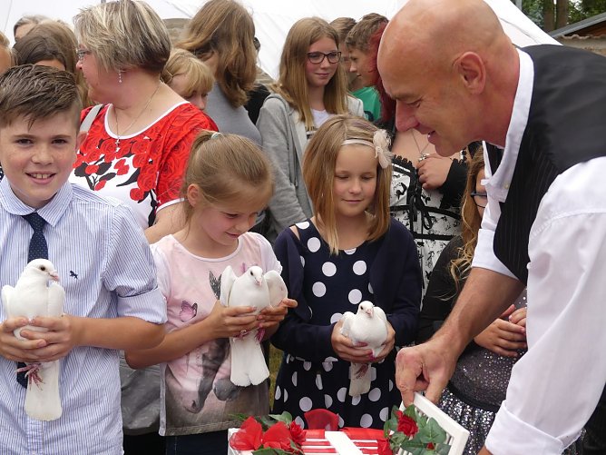 Tauffest in Mackenrode (Foto: Evangelischer Kirchenkreis Südharz) Tauffest in Mackenrode (Foto: Evangelischer Kirchenkreis Südharz)