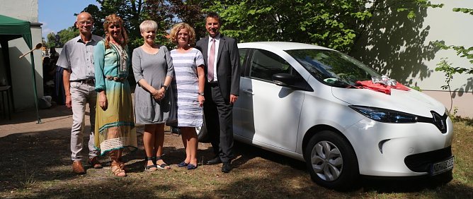 Zum Sommerfest konnte man sich am Familienzentrum gleich &uuml;ber zwei gro&szlig;z&uuml;gige Spenden freuen (Foto: Angelo Glashagel)