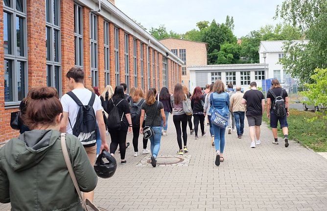 Wissbegierige Sch&uuml;lerinnen und Sch&uuml;ler besuchten die Hochschule Nordhausen (Foto: Jaana Kistner)
