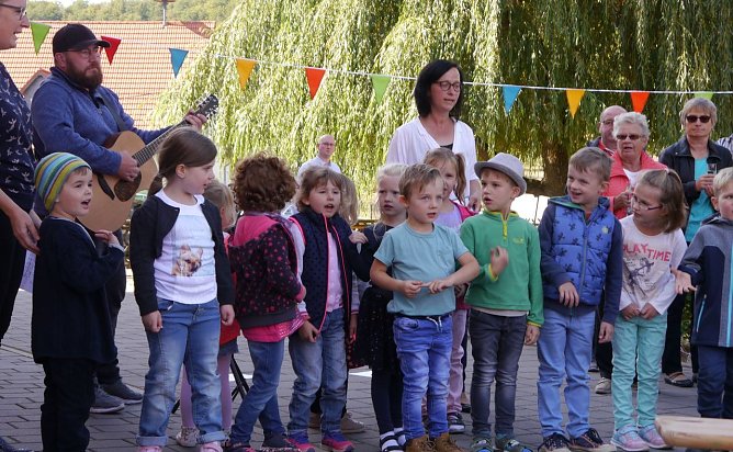 Mit vielen gro&szlig;en und kleinen G&auml;sten gefeiert (Foto: privat)