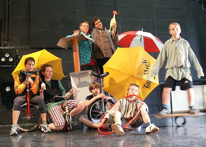 Kinderzirkus (Foto: theater) Kinderzirkus (Foto: theater)