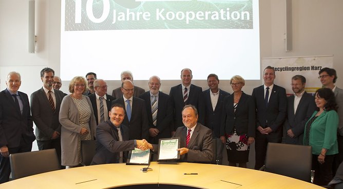 Unterzeichnet (Foto: HSN)