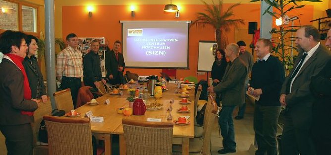 Bescheid übergeben (Foto: nnz) Bescheid übergeben (Foto: nnz)