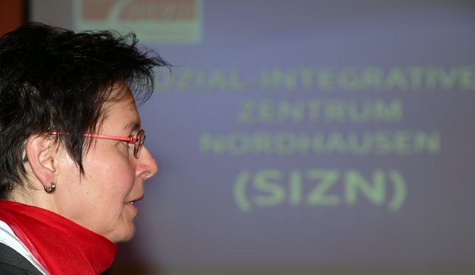 Bescheid übergeben (Foto: nnz) Bescheid übergeben (Foto: nnz)