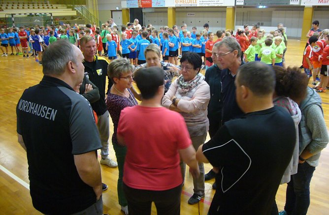 Beratung der Sportlehrer vor Turnierbeginn (Foto: privat)