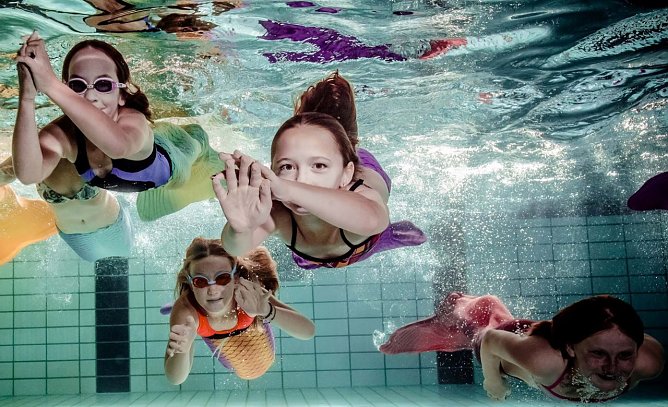 Meerjungfrauenschwimmen zur 8. Th&uuml;ringer B&auml;dernacht (Foto: Badehaus Nordhausen)