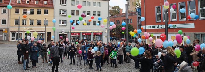 Flashmob der Liebe auf dem Marktplatz (Foto: Angelo Glashagel)