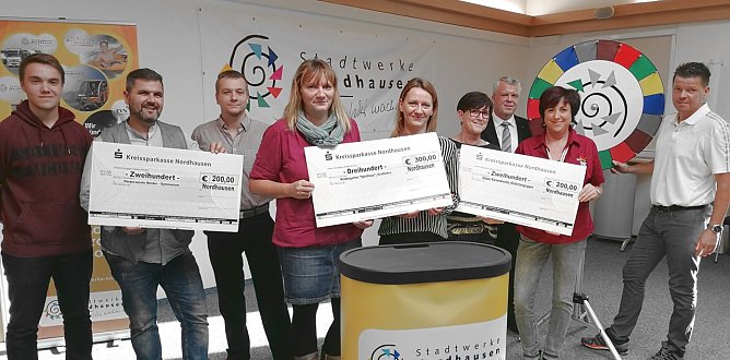 Spenden &uuml;bergeben (Foto: M. Bachmann)